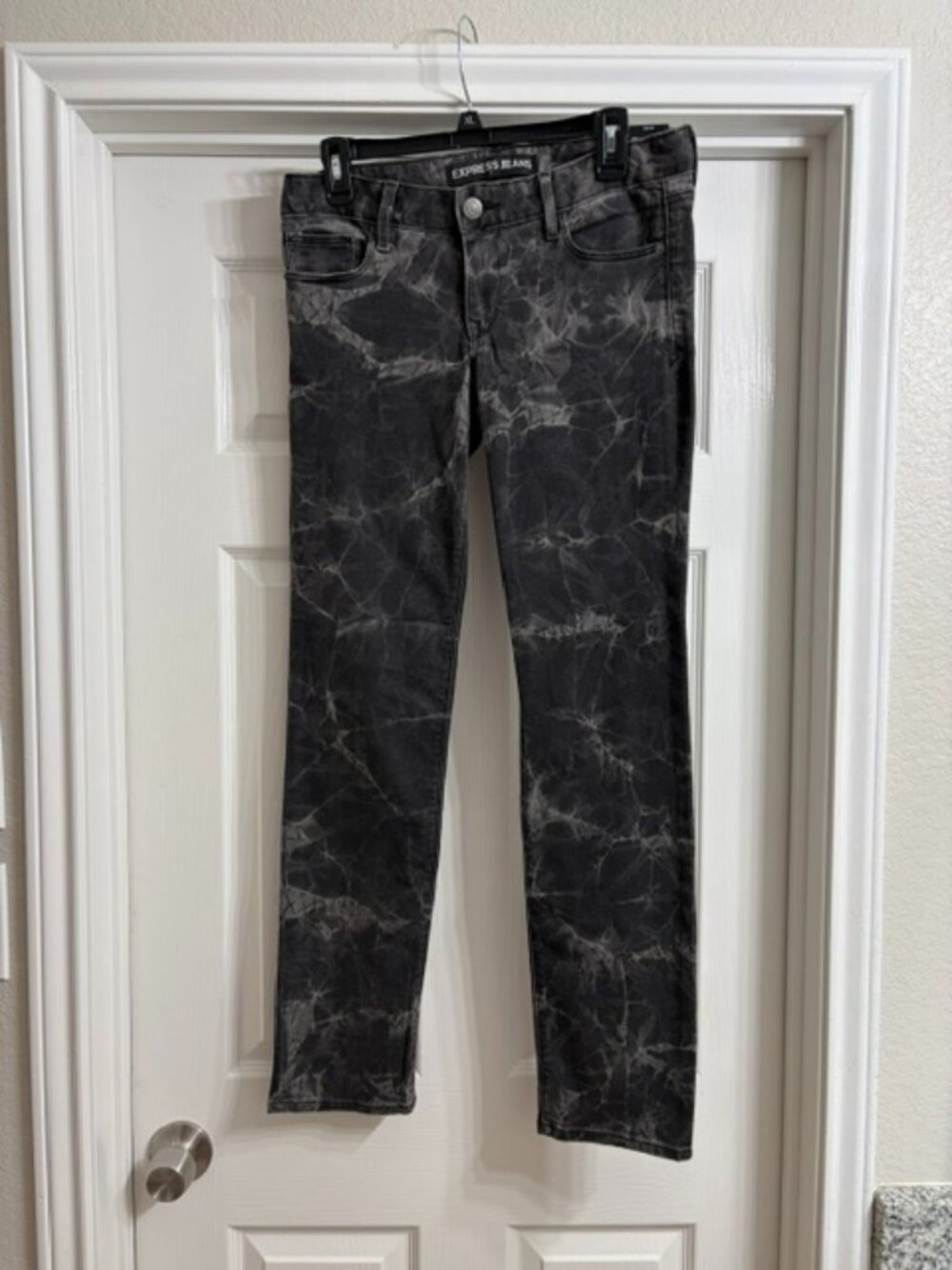 Express Jeans Women's Gray Skinny Mid-Rise Jeans, Size 8 (NWT)